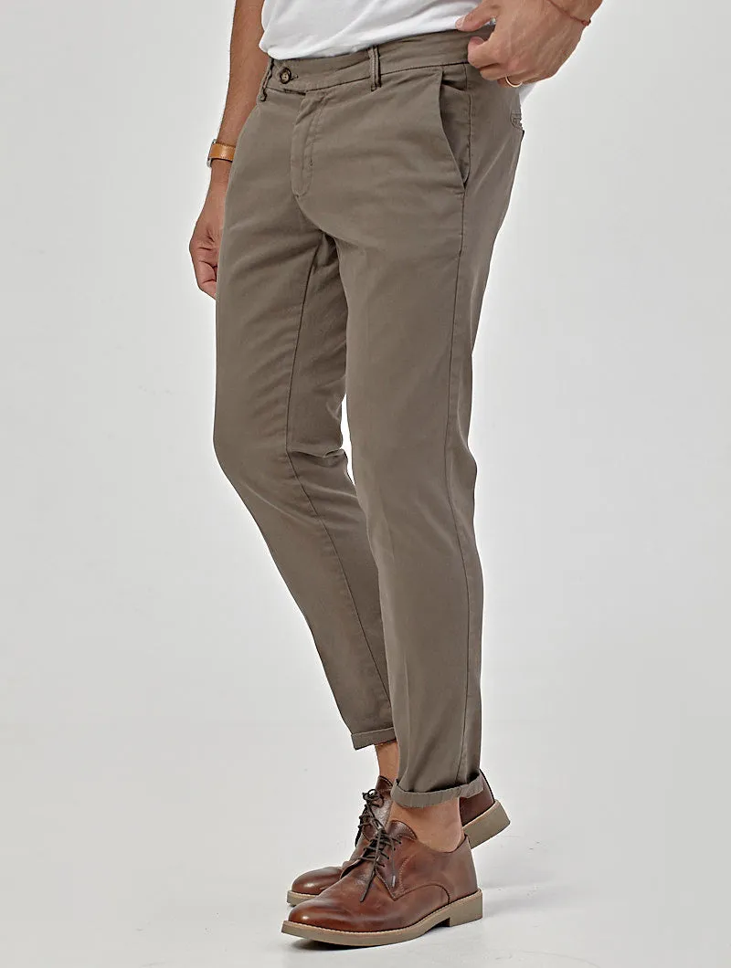 GABARDIN CASUAL PANTS IN MUD